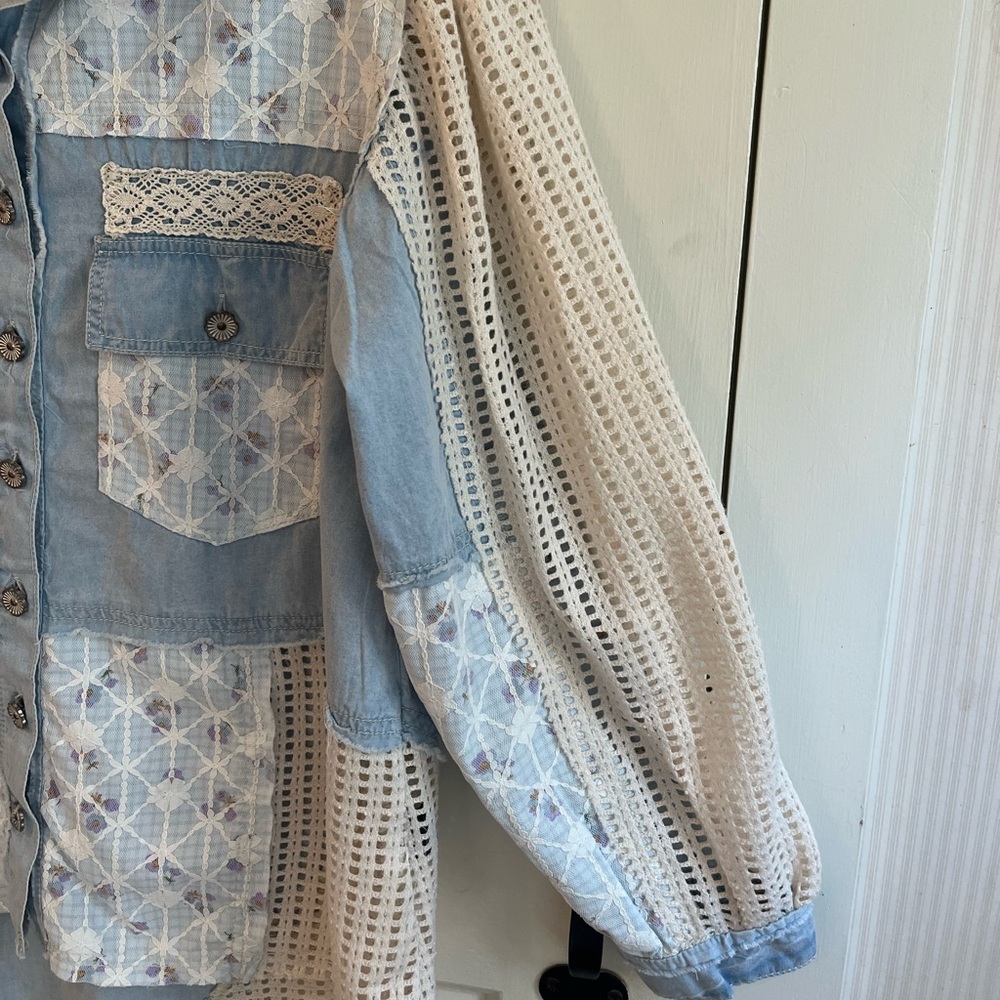 🌸POL Lace Patchwork Denim Jacket🌸 - Picture 10 of 16